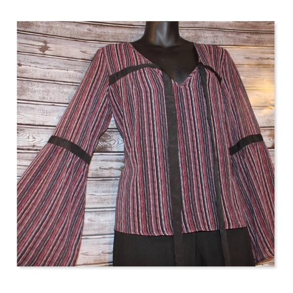 🆕BCBGeneration| Bell Sleeve Blouse {XXS/XS} - Picture 3 of 6